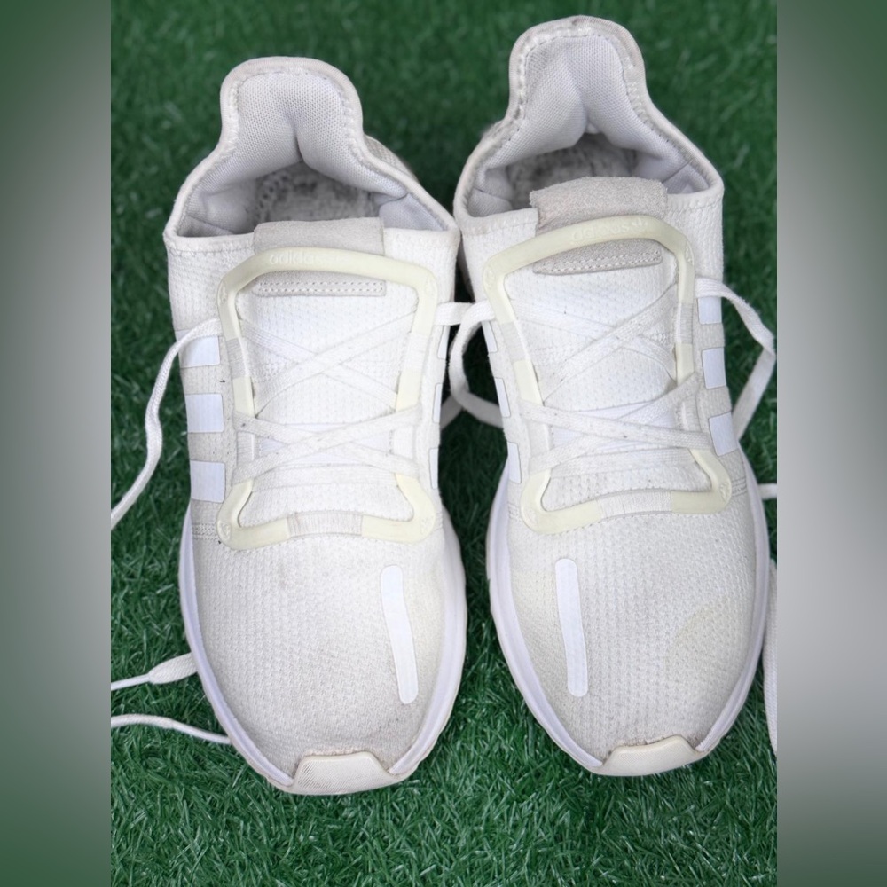 Adidas U-Path Run
Triple Cloud White Size 9.5